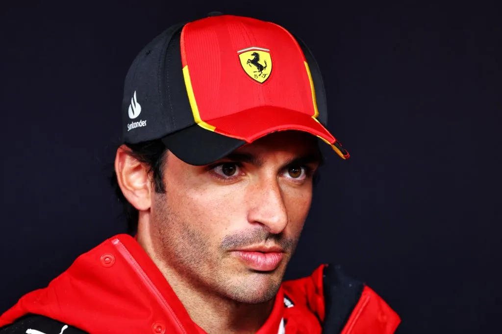 Sainz responde de forma misteriosa apÃ³s perder lugar na Ferrari para Hamilton