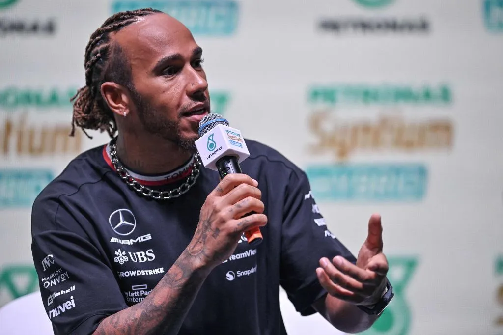 Lewis Hamilton: Vida de luxo e paixÃ£o por carros exclusivos