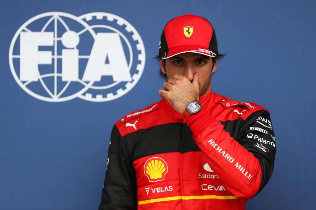 Ferrari avisa Sainz que nÃ£o irÃ¡ renovar seu contrato devido Ã  negociaÃ§Ã£o surpresa